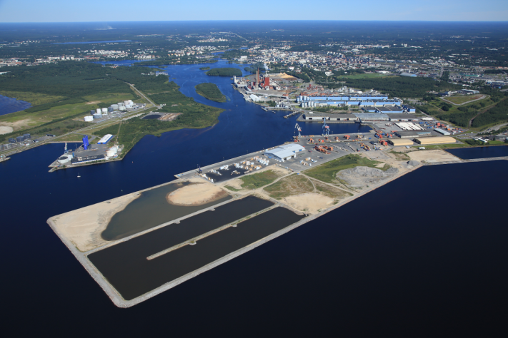 Oulun satama koostuu kolmesta satamasta: Oritkarin, Vihreäsaaren ja Nuottasaaren satamat