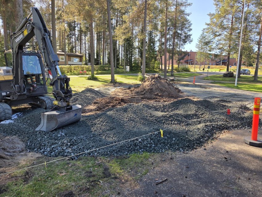 Pumptrack-radan rakentaminen käynnistynyt kirjastolla